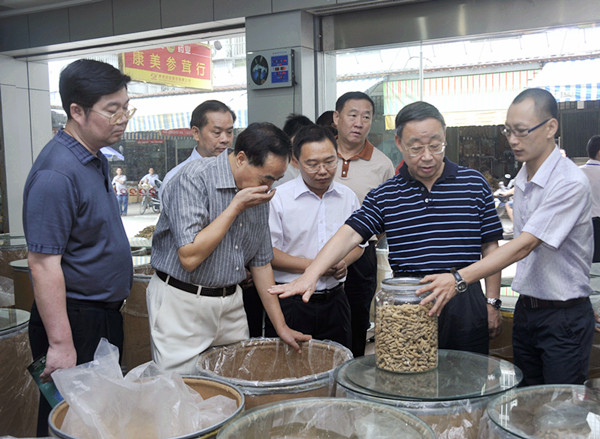 中央委员、全国政协港澳台侨委副主任林树森考察澳门真人百家家乐药业